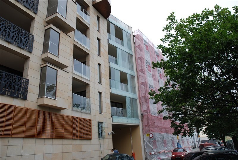 Szklana elewacja architektoniczna